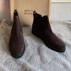 NEW Donald Pliner Cutecs Calf Suede Dark Brown Lug Chelsea Boots Women 8-1/2